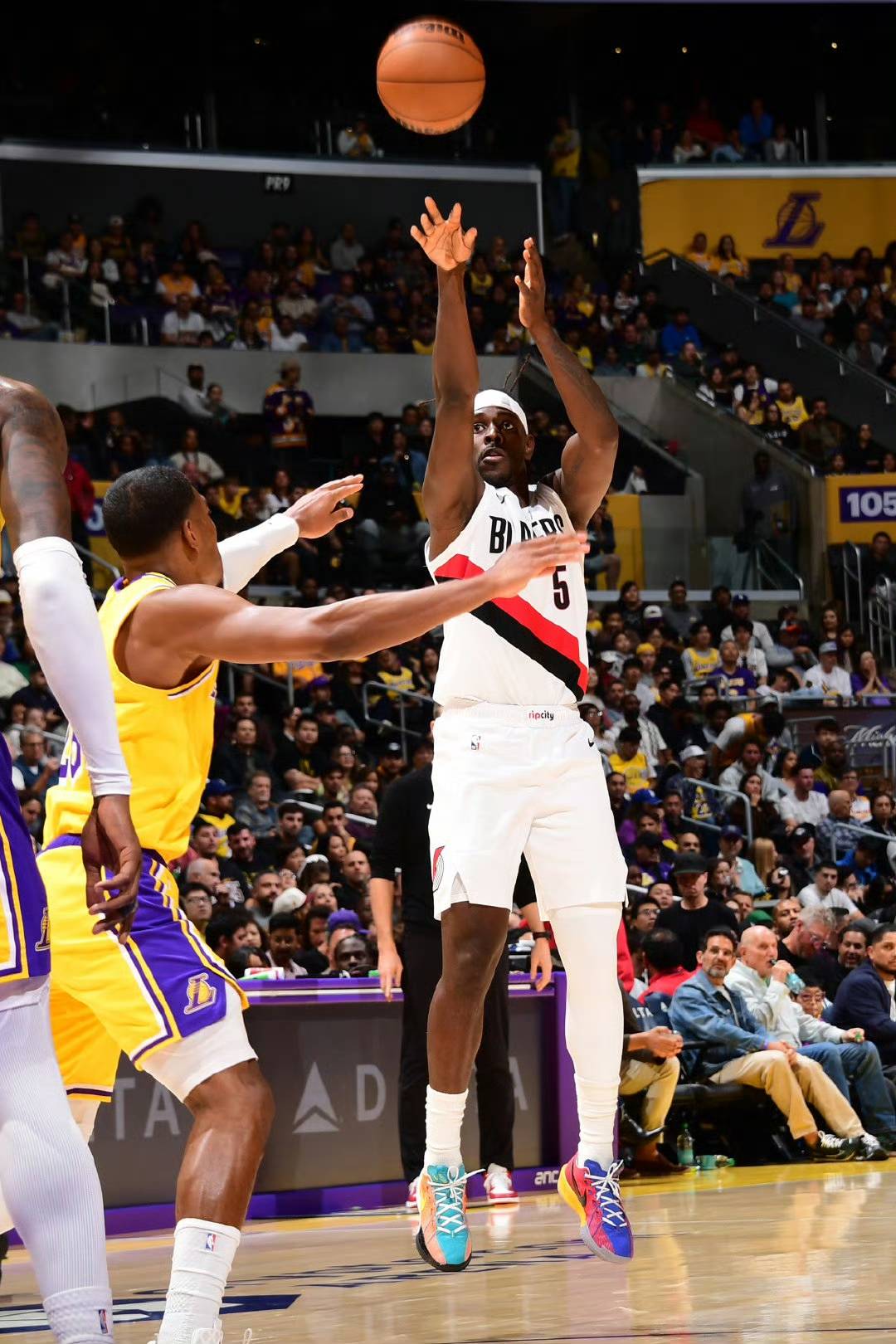 九游体育官方入口-包含豪勇战狼王遭逆转，开拓者队惨遭败北失势的词条