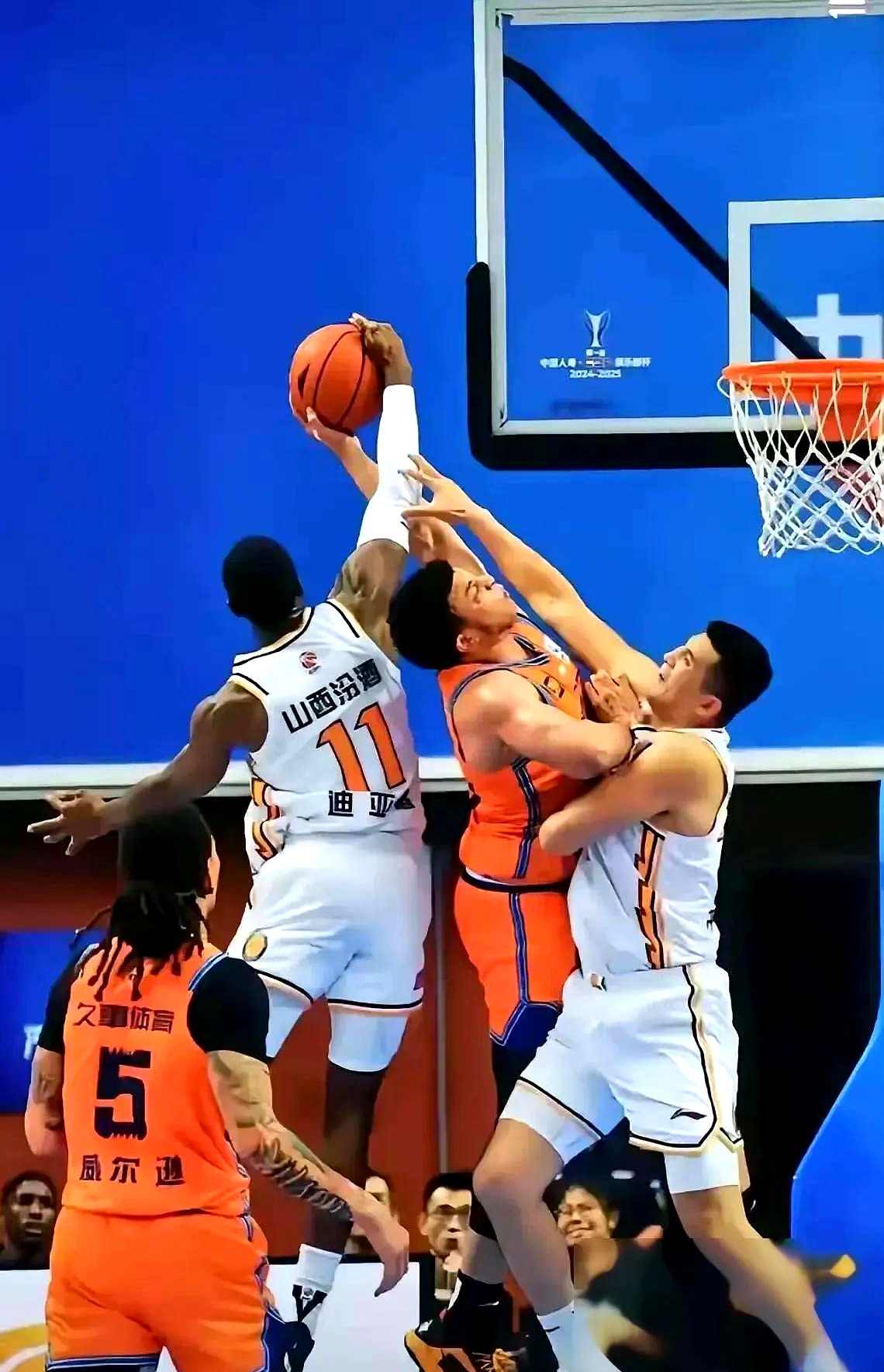 关于江西男篮队员高效配合，打破瓶颈的信息