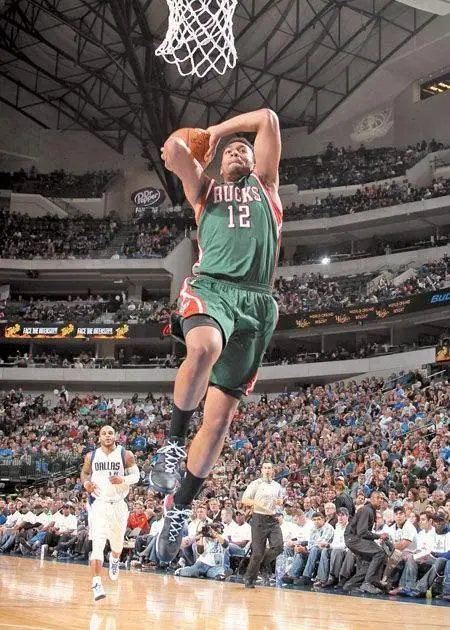 新秀崭露头角，为球队取得胜利贡献