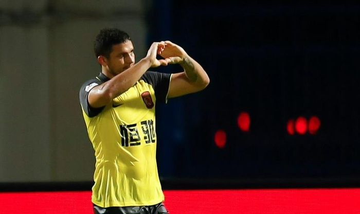 包含广东延续连胜势头，轻松击败上海，保持不败纪录的词条