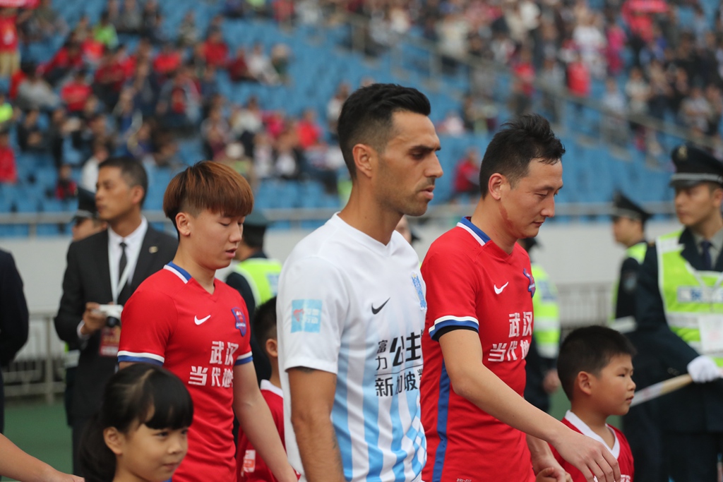 富力战队联手奋力争胜，展现集体力量