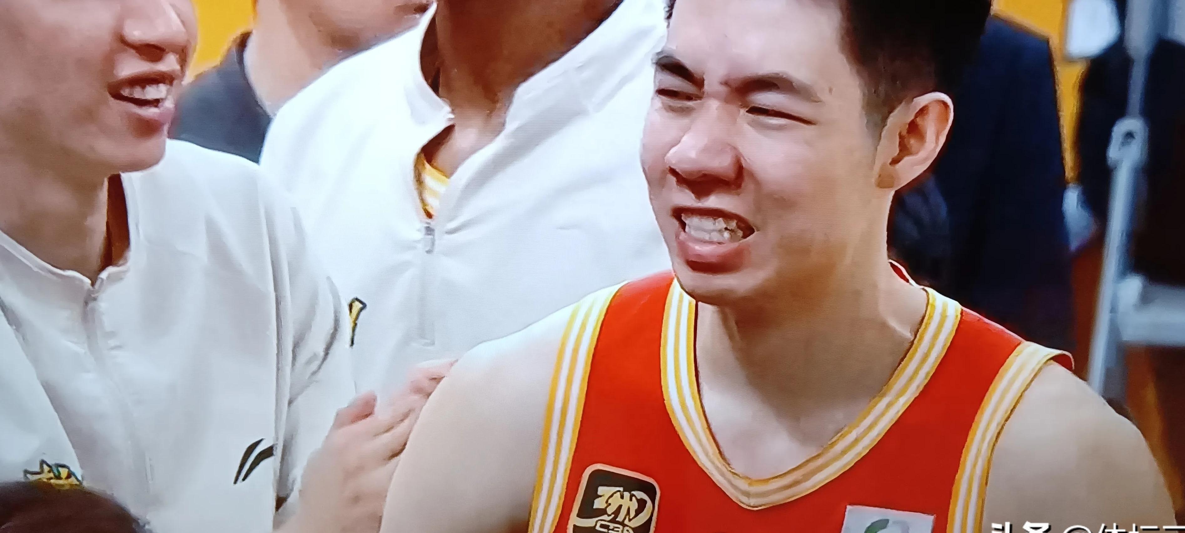 九游娱乐首页-新疆队鏖战山西队，胡金秋刷新纪录的简单介绍